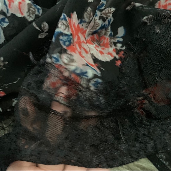 🌺Beautiful floral blouse - Picture 4 of 6